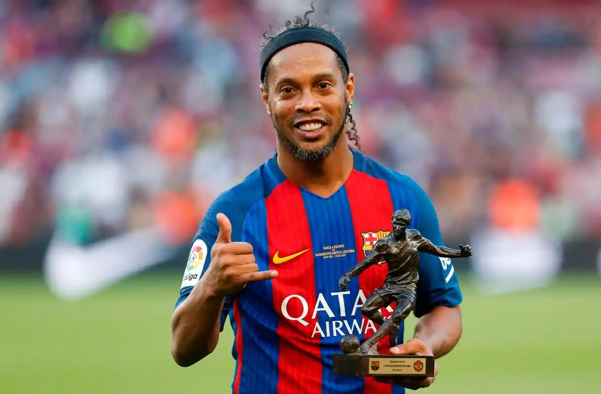 记者：奥林匹亚科斯希望为希腊双星筹集1亿，布莱顿报价将被拒.